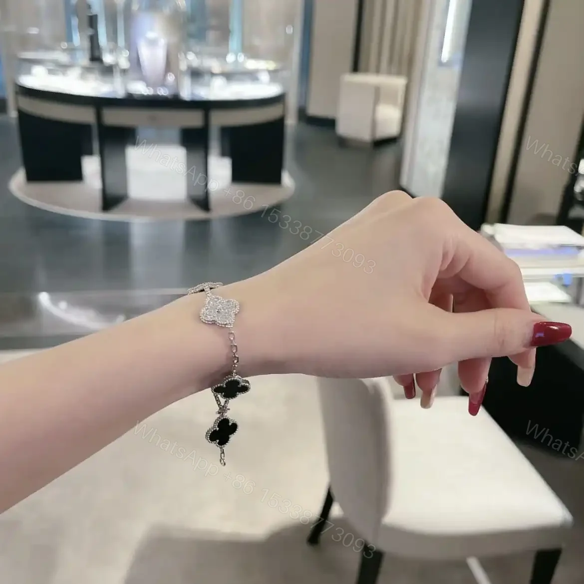 View 14 of 高仿首飾VanCleef&Arpels*RP2R900縞瑪瑙白金手鏈