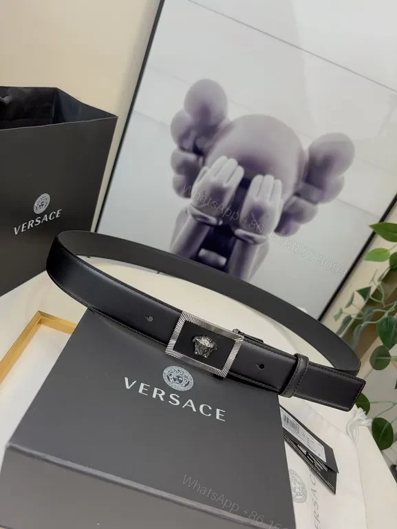 Minimalist Leather Belt with Lion Buckle â€“ Versace Luxury Belt — view 1