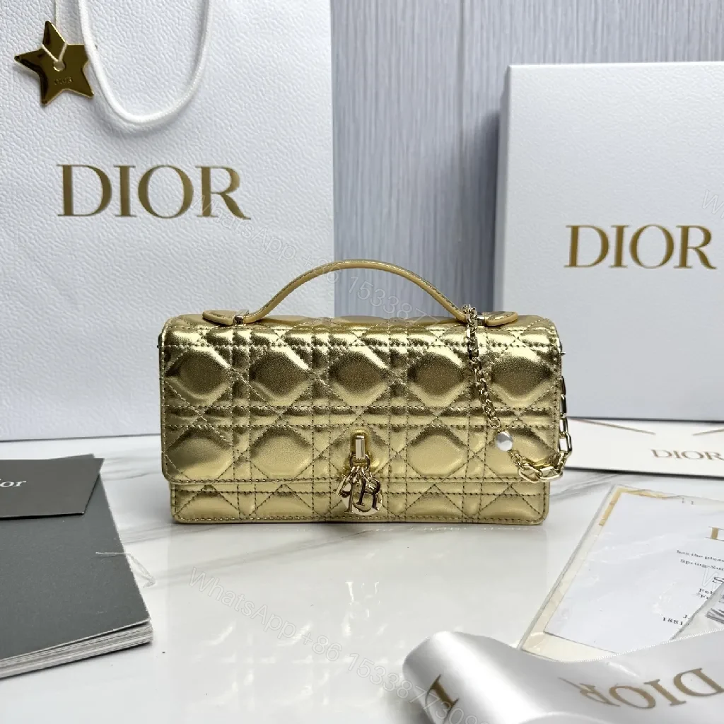 Gold-Textured Chain Bag Deluxe: Ultra-Luxe, All-Day Shine, Compact — view 1