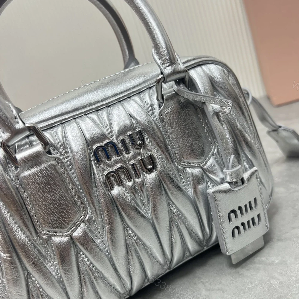 View 6 of 高仿miumiu繆繆TooPretty系列5BB123保齡球手袋銀色