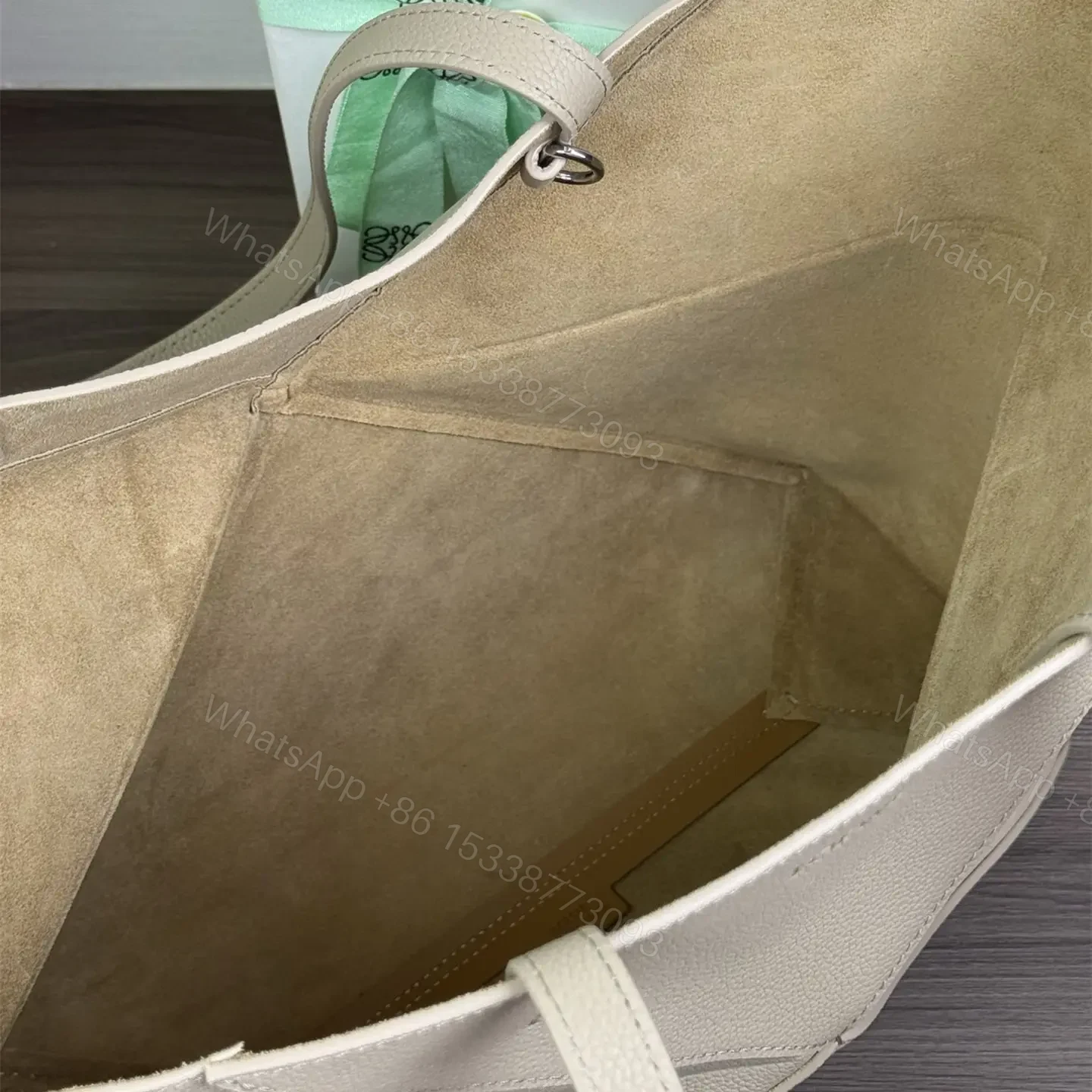 View 15 of 高仿Loewe*Fold系列5541幾何Tote包陶土色中號免檢版