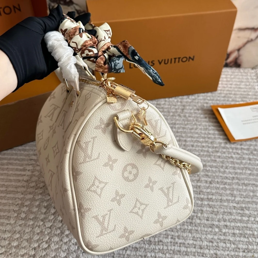 View 4 of Louis Vuitton Speedy Bandoulière 25 Cream 25Cm M26690