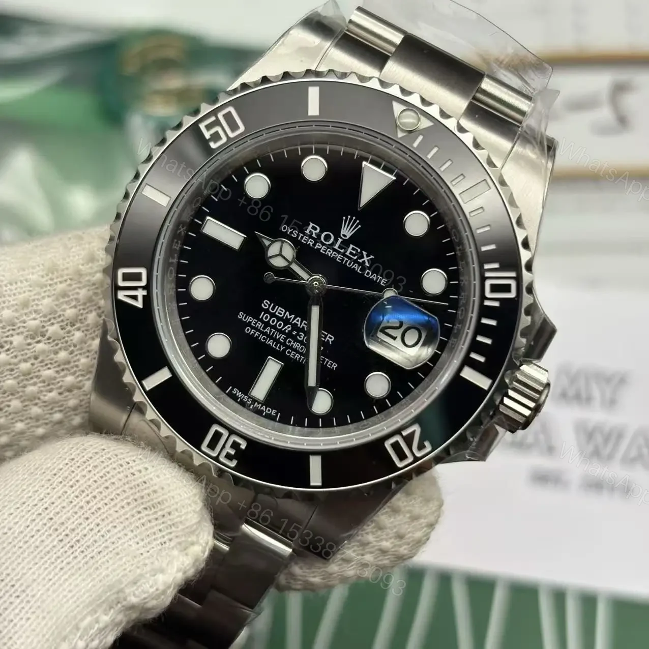 View 5 of Replica Rolex Submariner – Silver/Black 40mm 116610LN