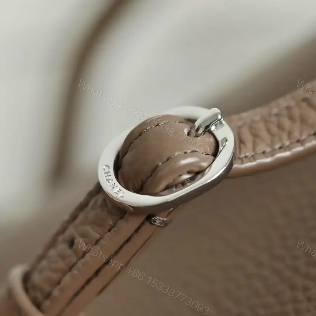 View 10 of 高仿Chanel*26S系列AS6231粒面小牛皮翻蓋包淺棕色大號免檢版