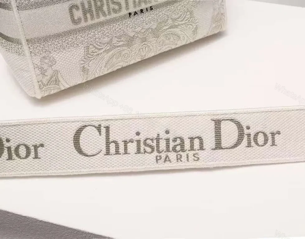 View 8 of Textured Dior Handbag: Structured Luxury, Allâ€‘Day Sophistication