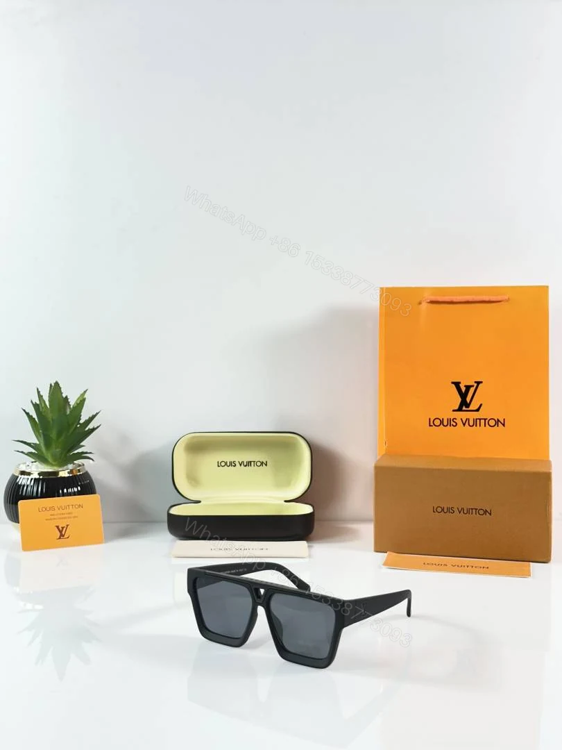 First Copy Louis Vuitton Black Square Frame Grey Lens Men’s Sunglasses — view 1