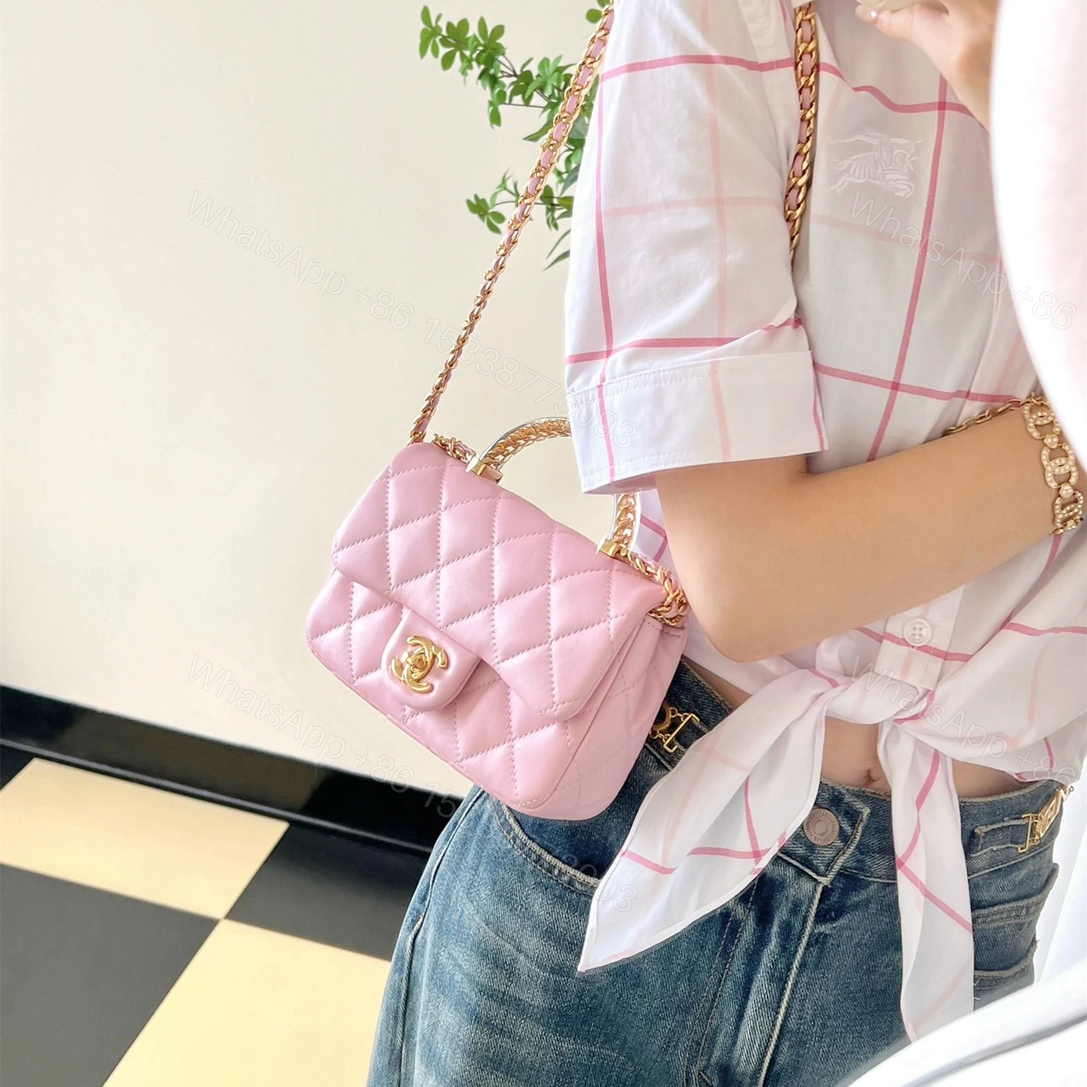 View 16 of 高仿Chanel*24S系列AS4847小羊皮粉色單肩包免檢版