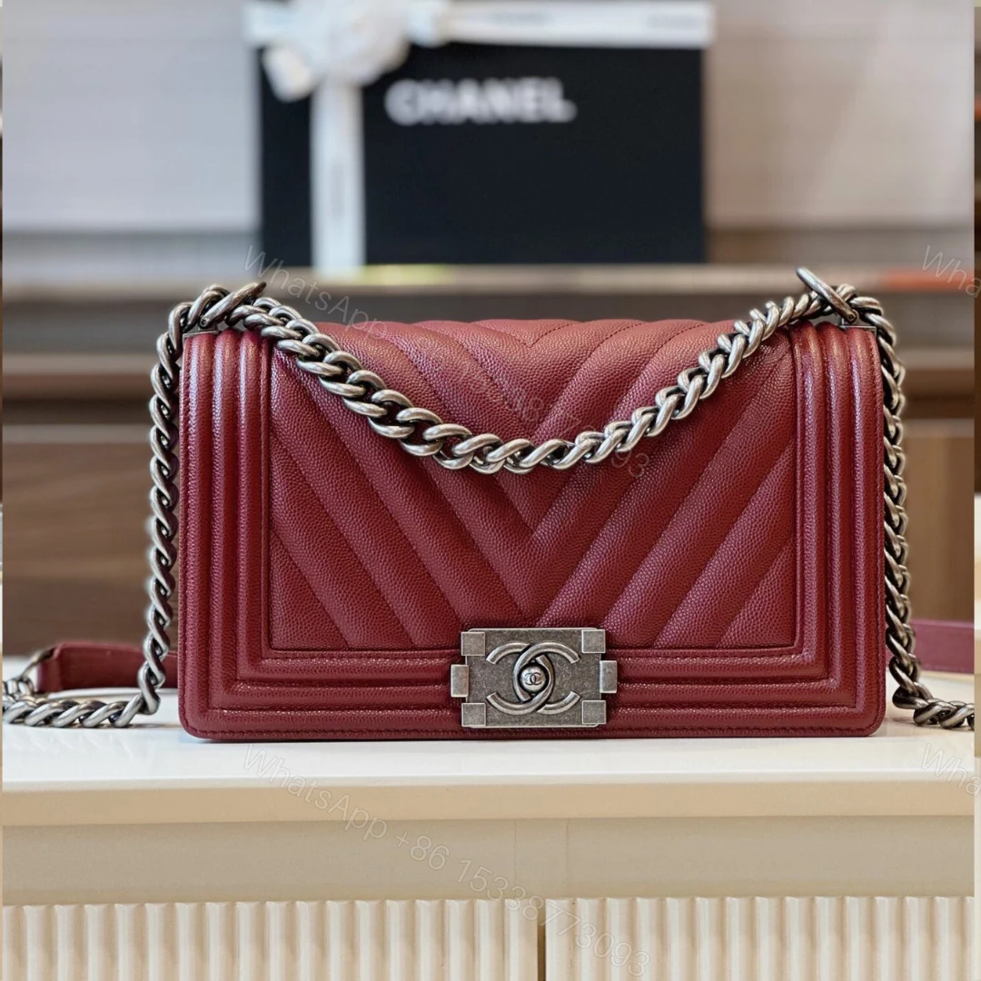 Chanel Boy Medium Handbag Woman’s V-Pattern Red Leather 25cm — view 1