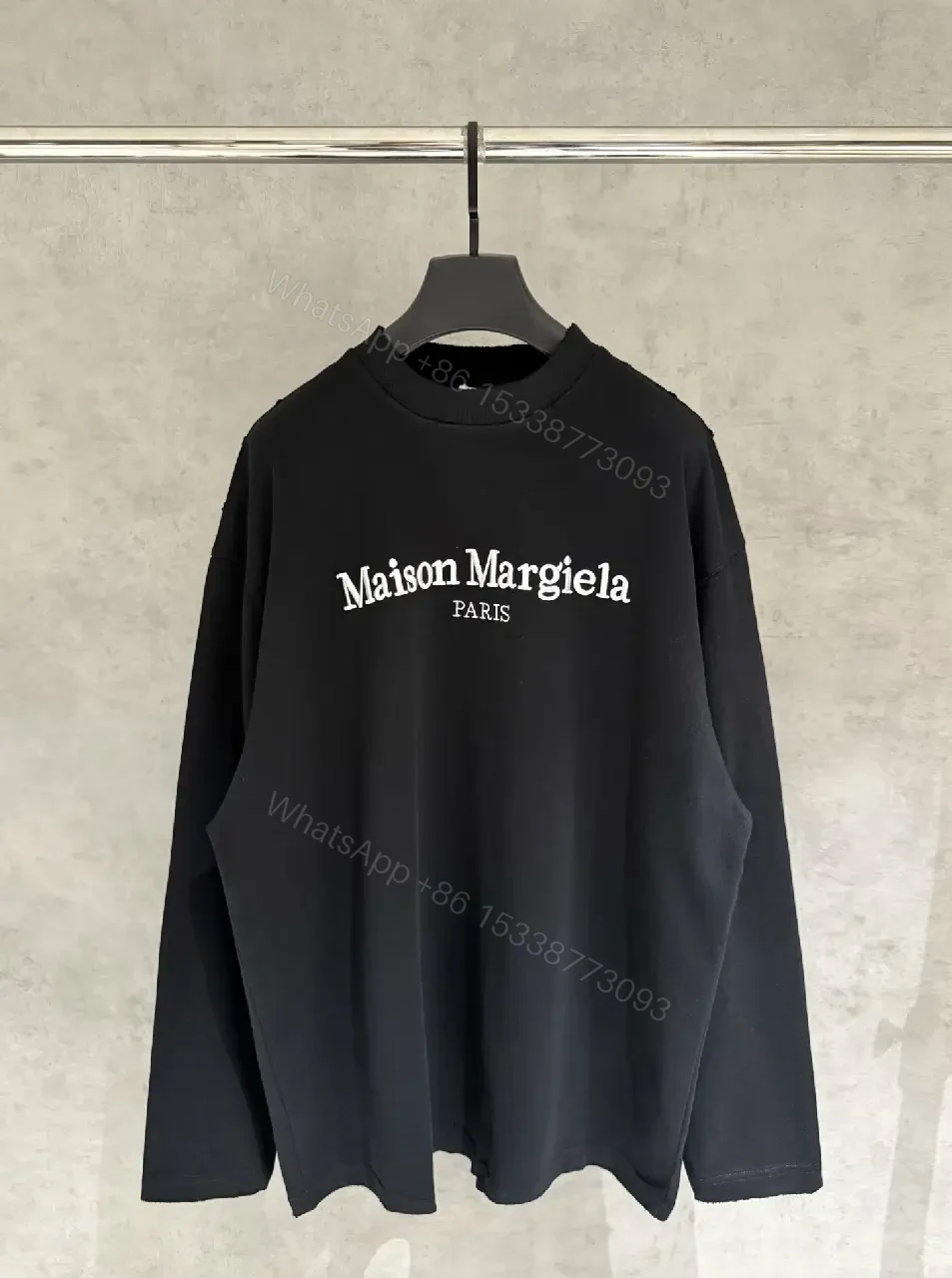 Relaxed Black Logo Sweatshirt: Minimalist Premium Comfort — view 1