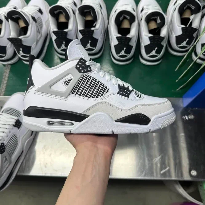 Jordan 4 Retro Military Black — view 1