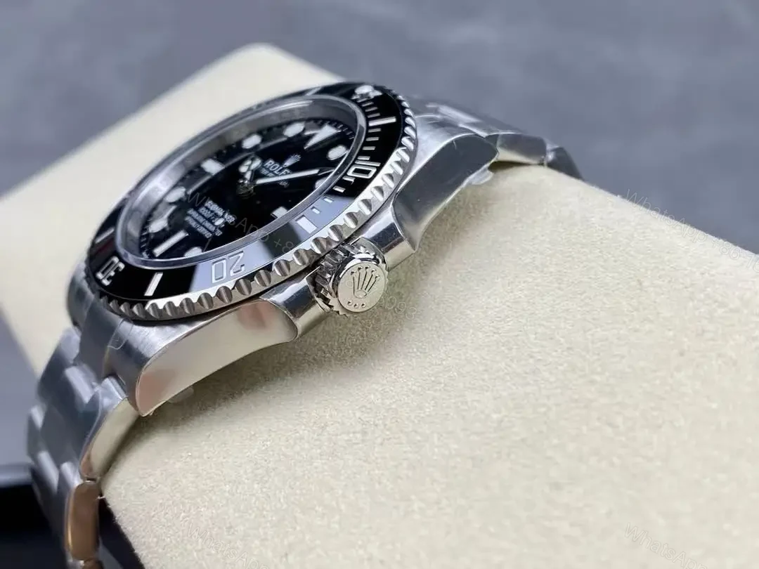 View 6 of Rolex Submariner Date 41mm ( 2025 ) 126610NL Replica