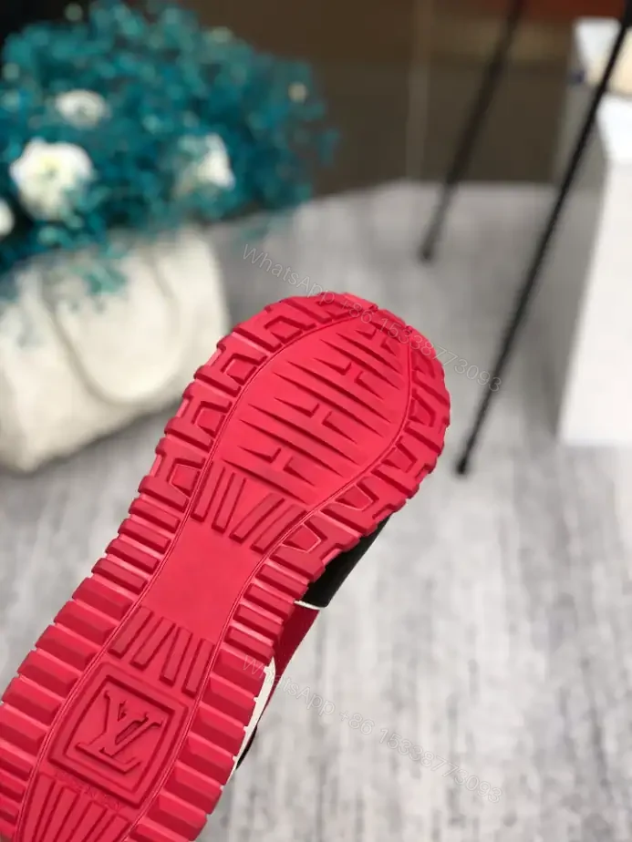 View 8 of LV RUN AWAY SNEAKER – LSVM060
