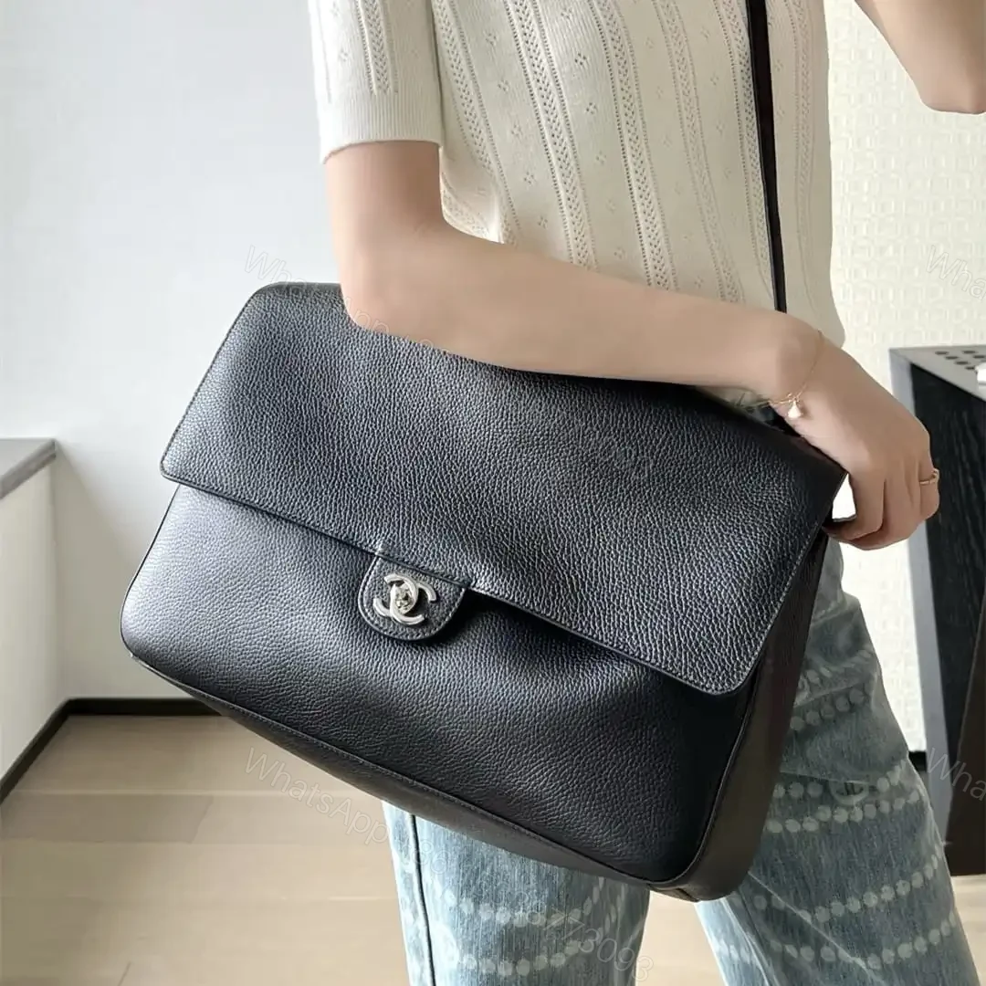 View 22 of 高仿Chanel*26S系列AS6233粒面小牛皮翻蓋包黑色超大號免檢版