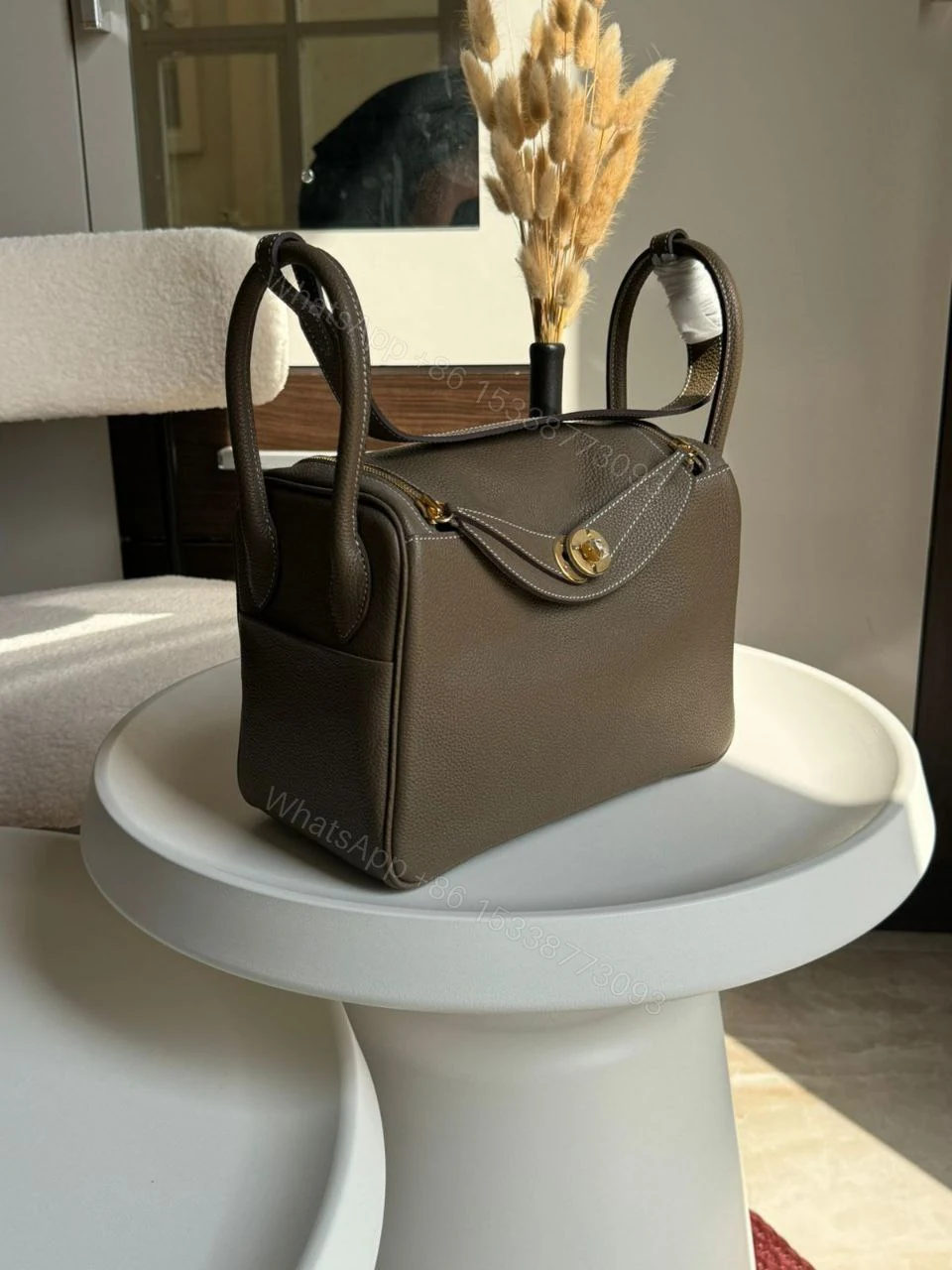 View 10 of HERMÈS Lindy 26 shoulder bag in Beton Evercolor leather