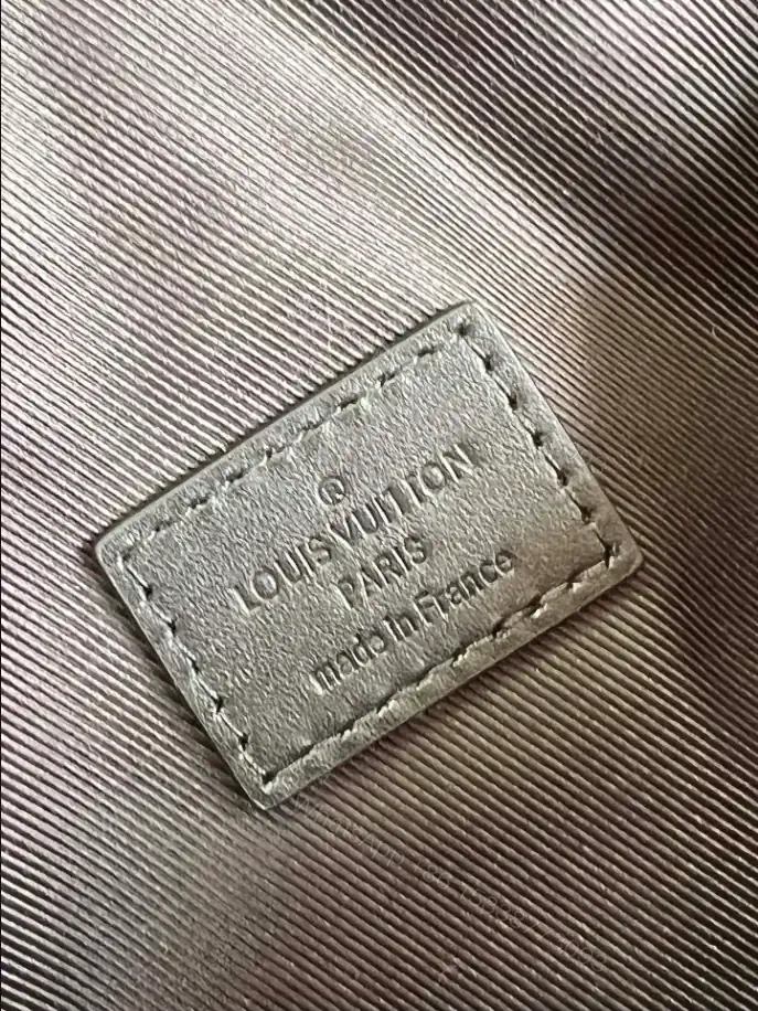 View 8 of Louis Vuitton Steamer Wearable Wallet -RRG066