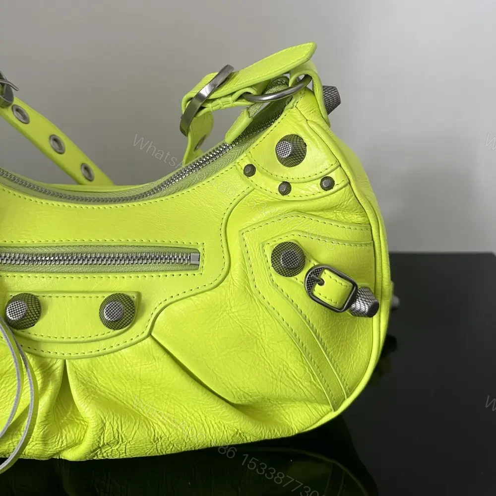View 4 of 高仿Balenciaga*LeCagole系列餃子包熒光綠S