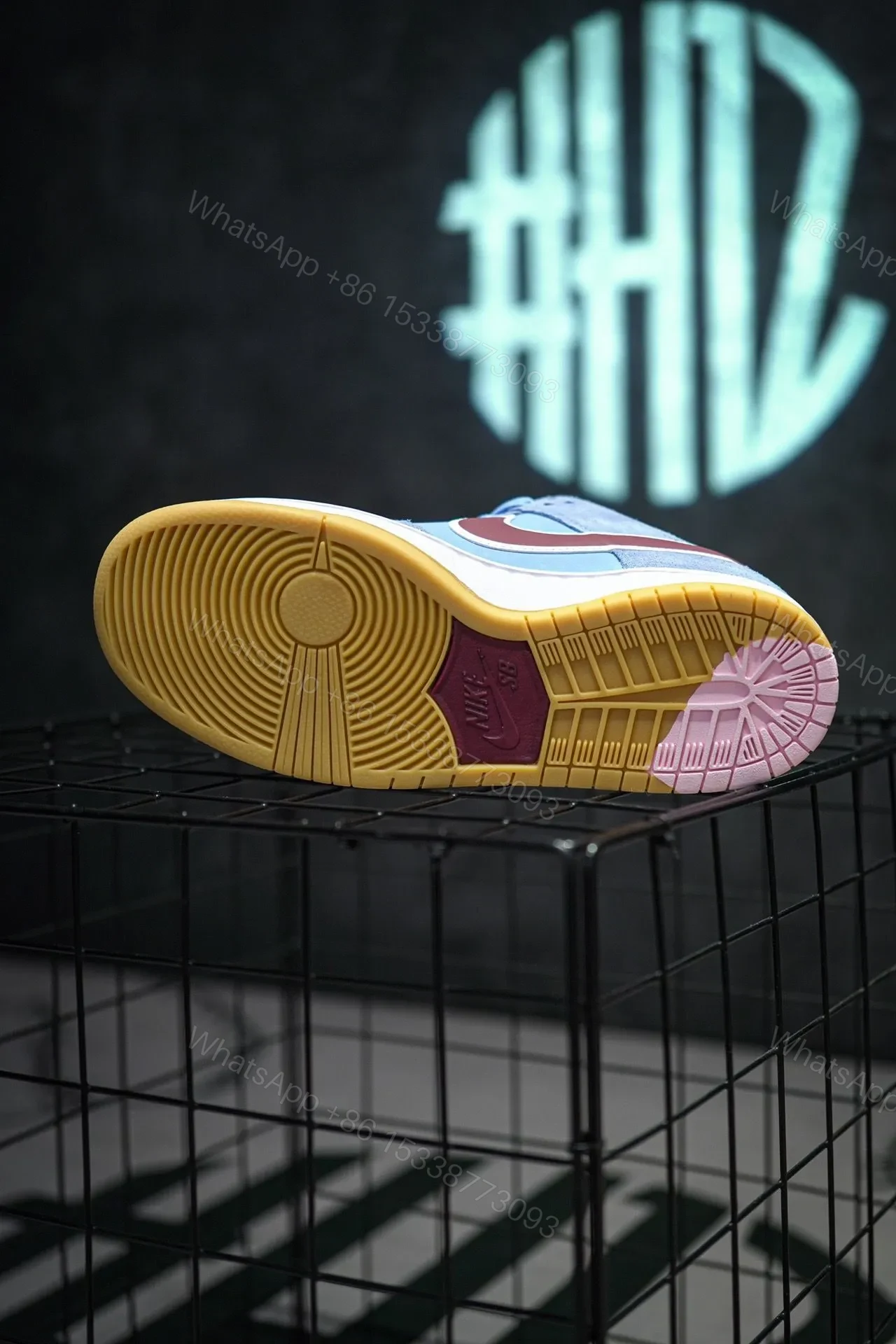 View 9 of NIKE DUNK SB Low PRM “Phillies” Replicas