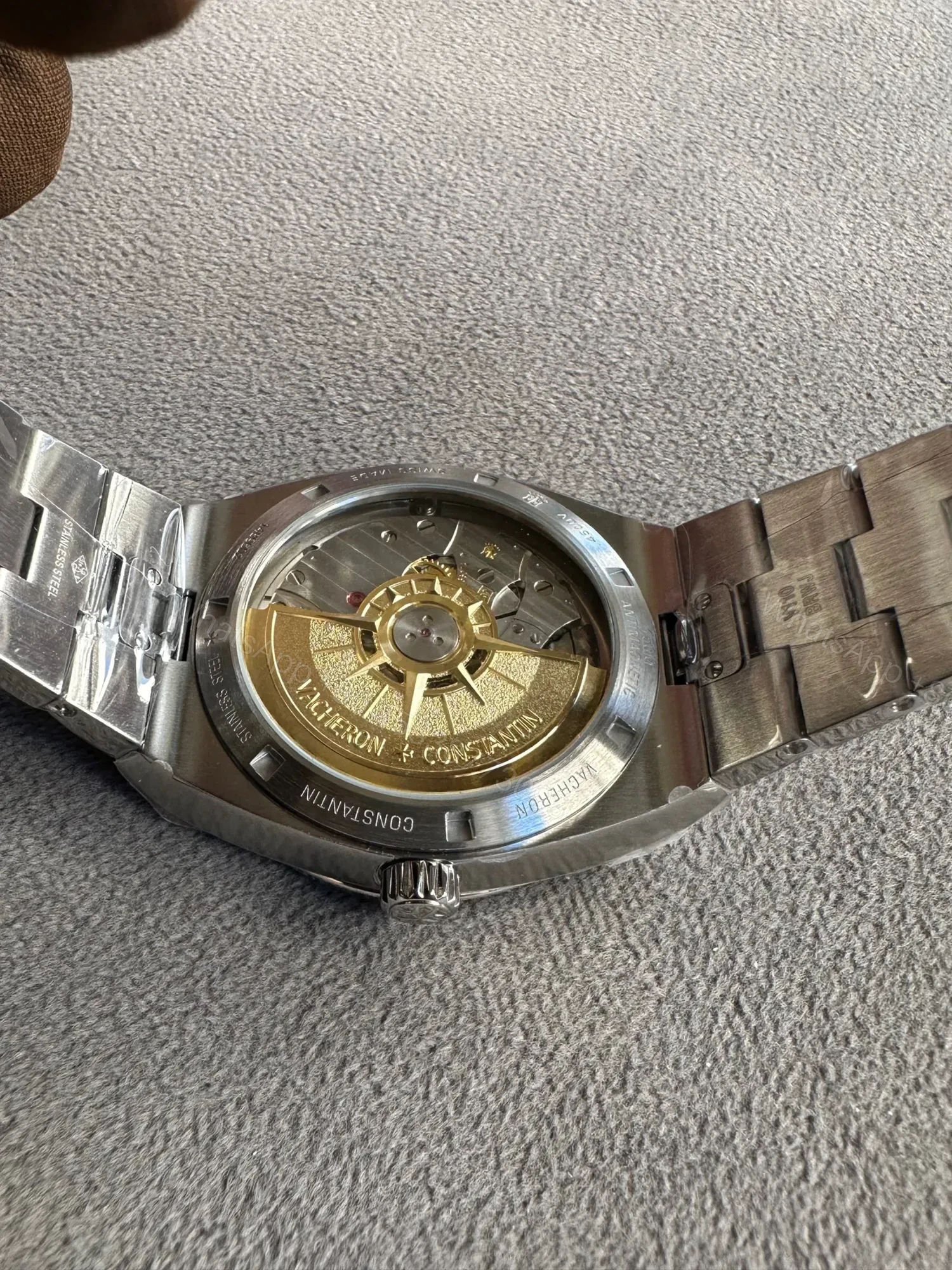 View 4 of Vacheron Constantin Overseas Green Dial