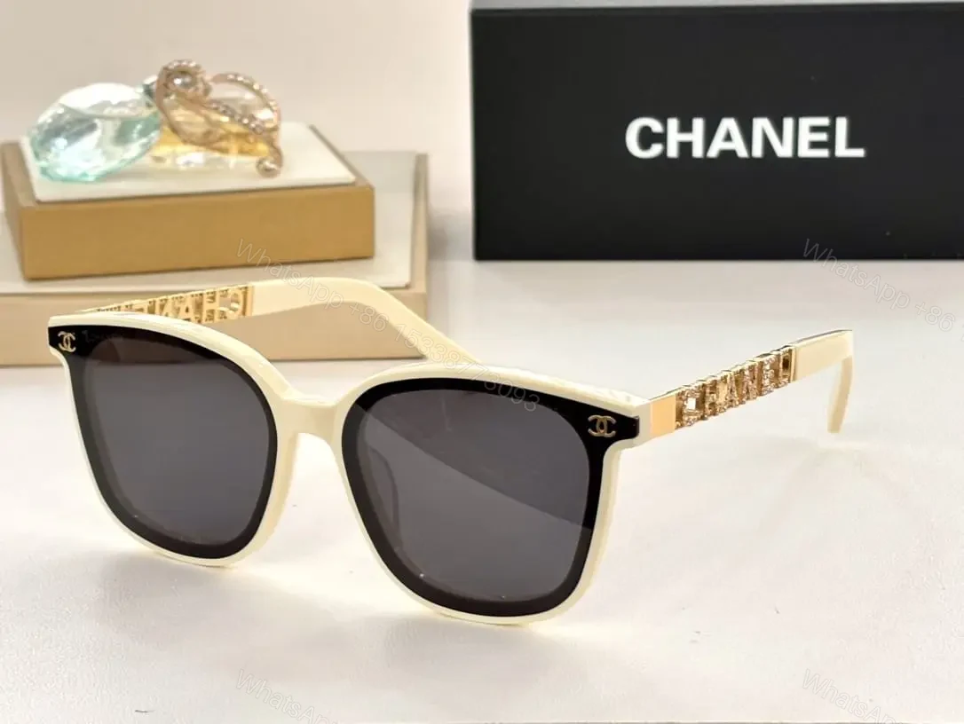 CHANEL — view 1