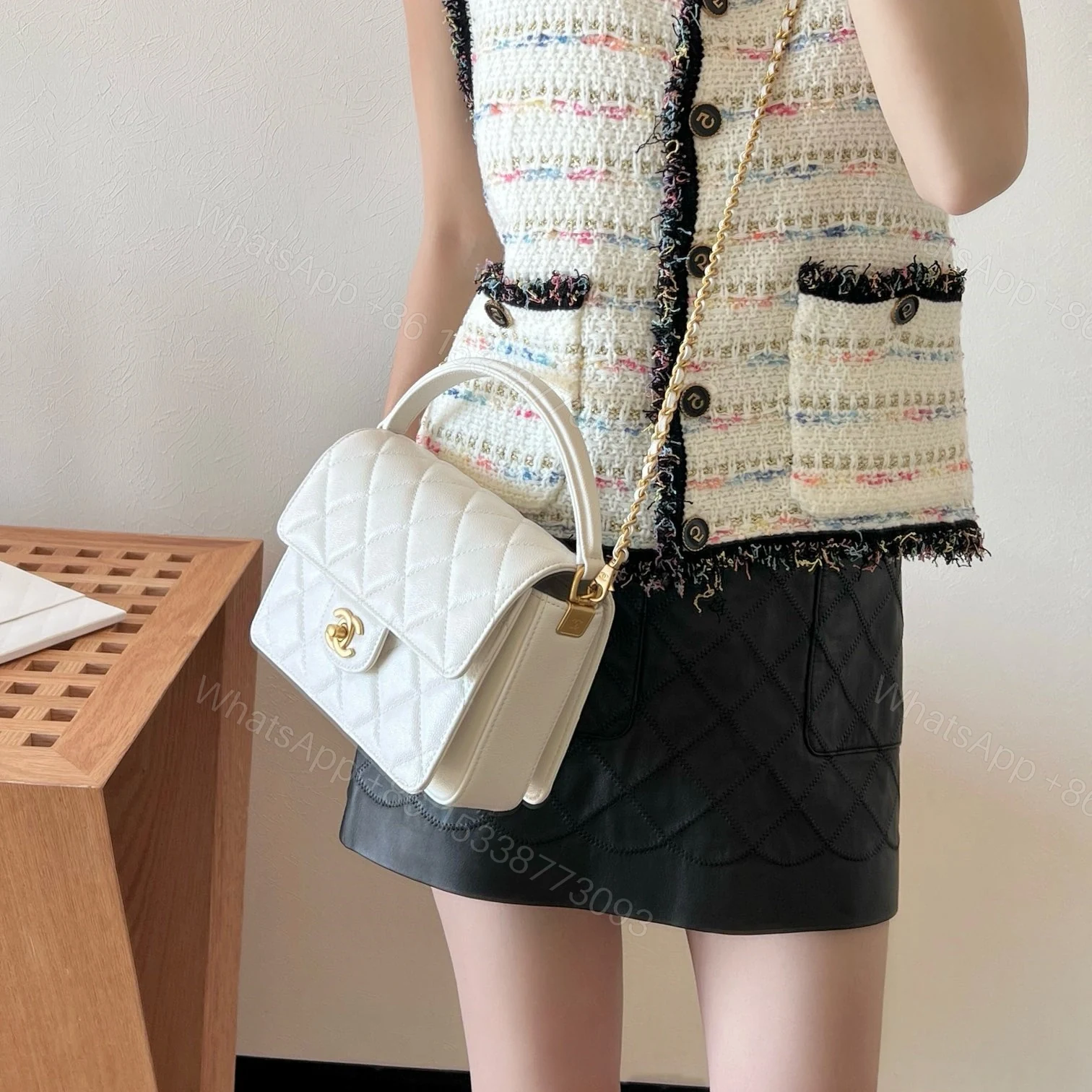 View 13 of 高仿Chanel*24K系列AS03002手柄口蓋包中號牛皮免檢版