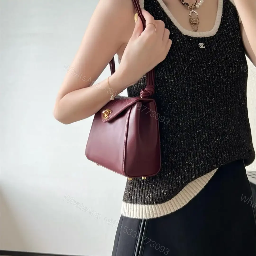 View 20 of 高仿Chanel*26A系列AS6223高級手工坊口蓋包酒紅色小號免檢版