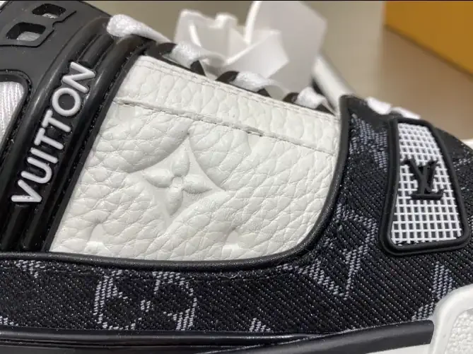 View 6 of LOUIS VUITTON TRAINER SNEAKERS IN WHITE AND BLACK – LSVT341