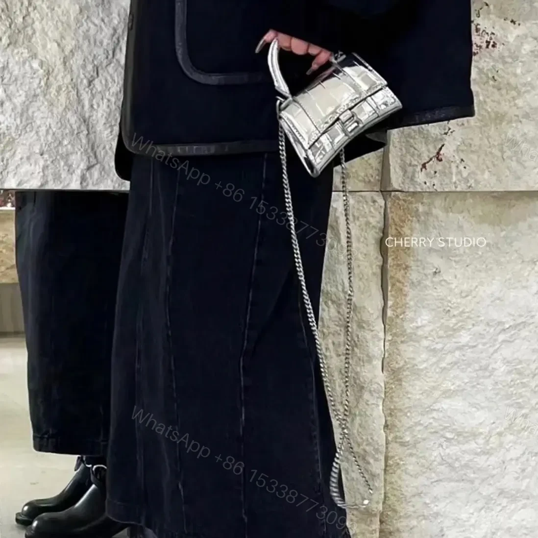 View 15 of 高仿Balenciaga*Nano系列迷你沙漏包銀色
