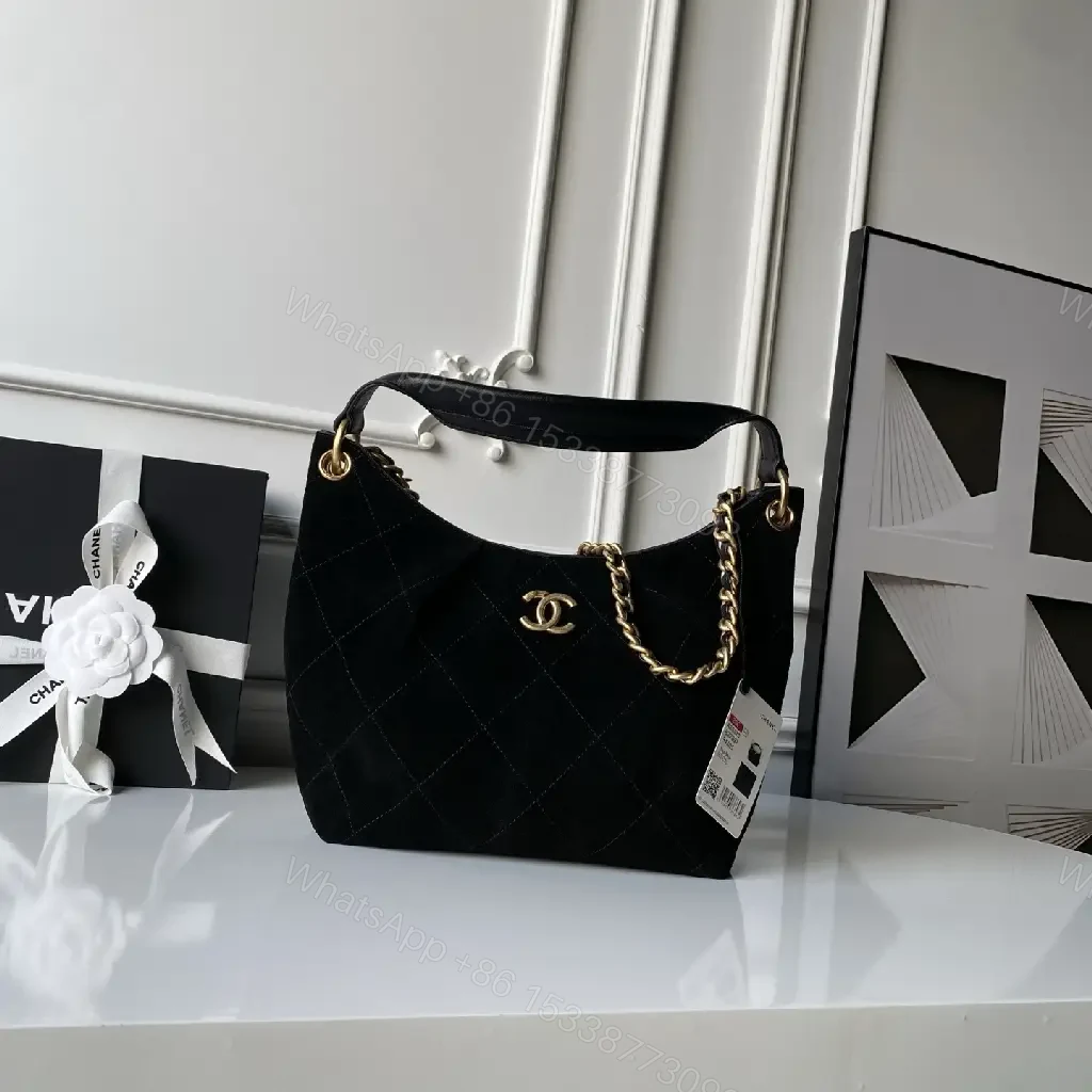 Quilted Black Leather Bag with Gold Chain – Luxe Handbag — view 1