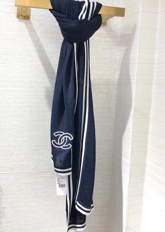 View 2 of EN – Luxury CHL Scarf 004