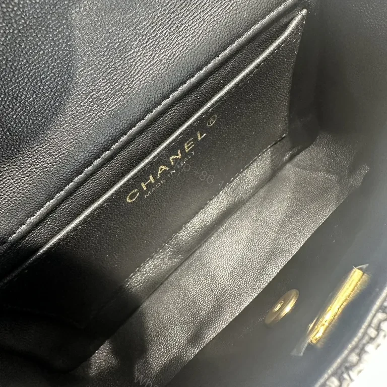 View 3 of Textured Chain-Detail Bag: Modern Luxury Everyday Sophistication