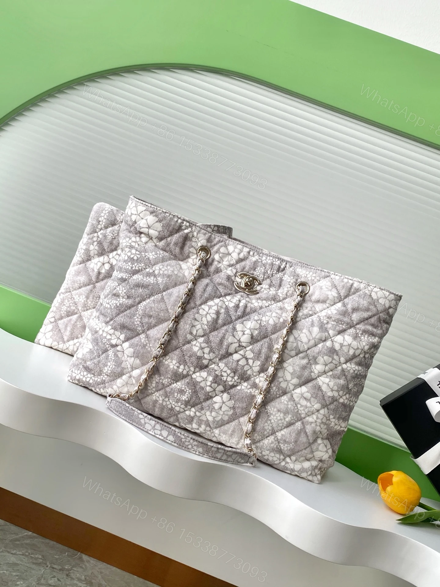 CHANEL 高仿女士灰色托特包 花紋造型氣質百搭 大容量通勤托特設計感款 — view 1