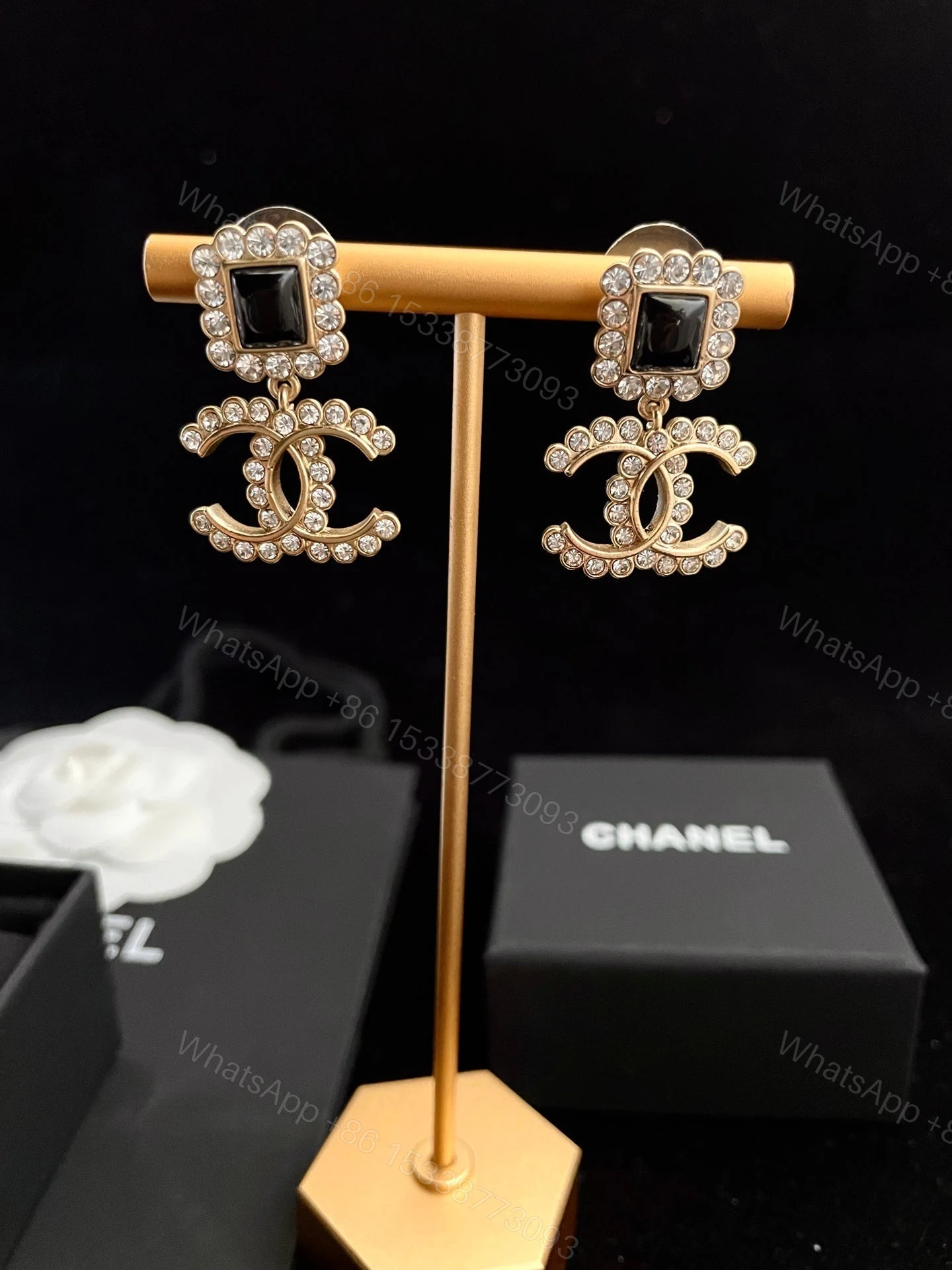 View 4 of EN – Lux Earring Chanel 011