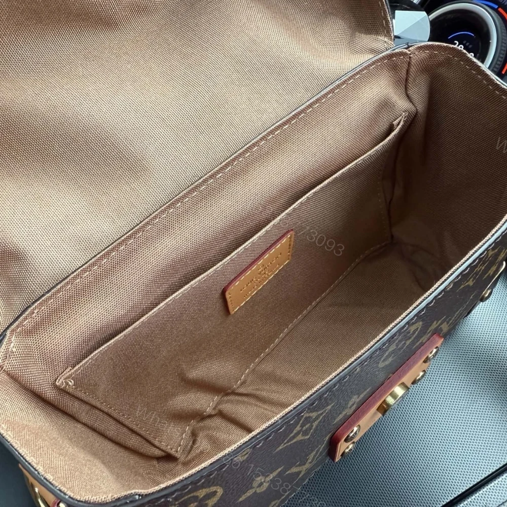 View 5 of Louis Vuitton Soul Trunk Monogram Dust Coated Canvas 19Cm M11535