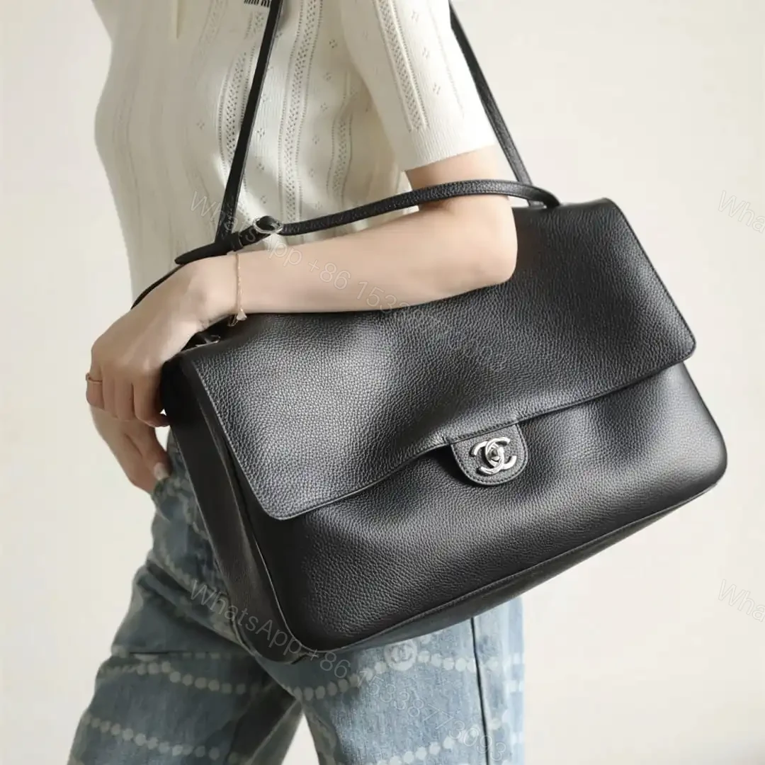 View 21 of 高仿Chanel*26S系列AS6233粒面小牛皮翻蓋包黑色超大號免檢版