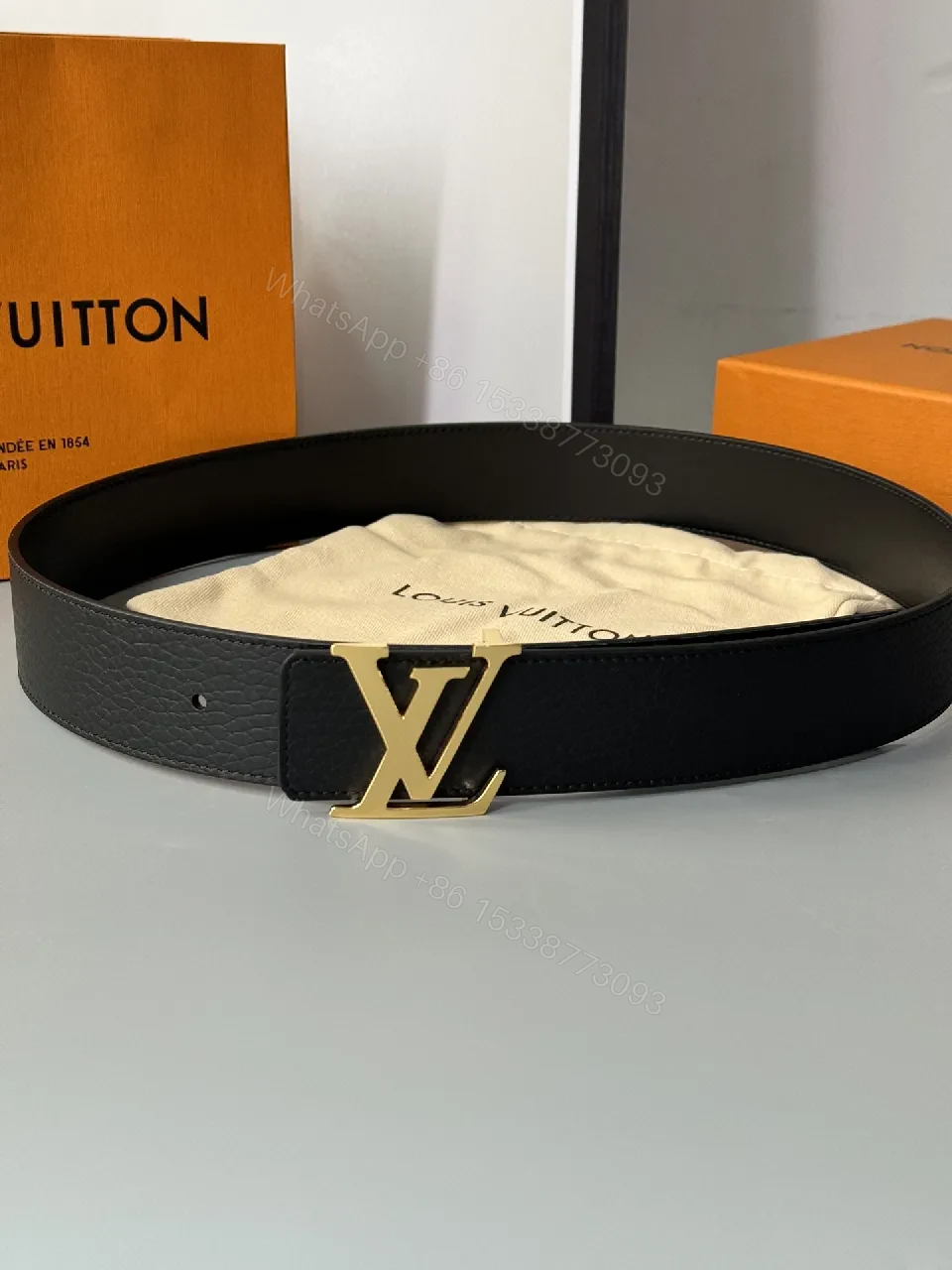 Chic Black Leather Belt with Gold Buckle - Luxury Poise — view 1