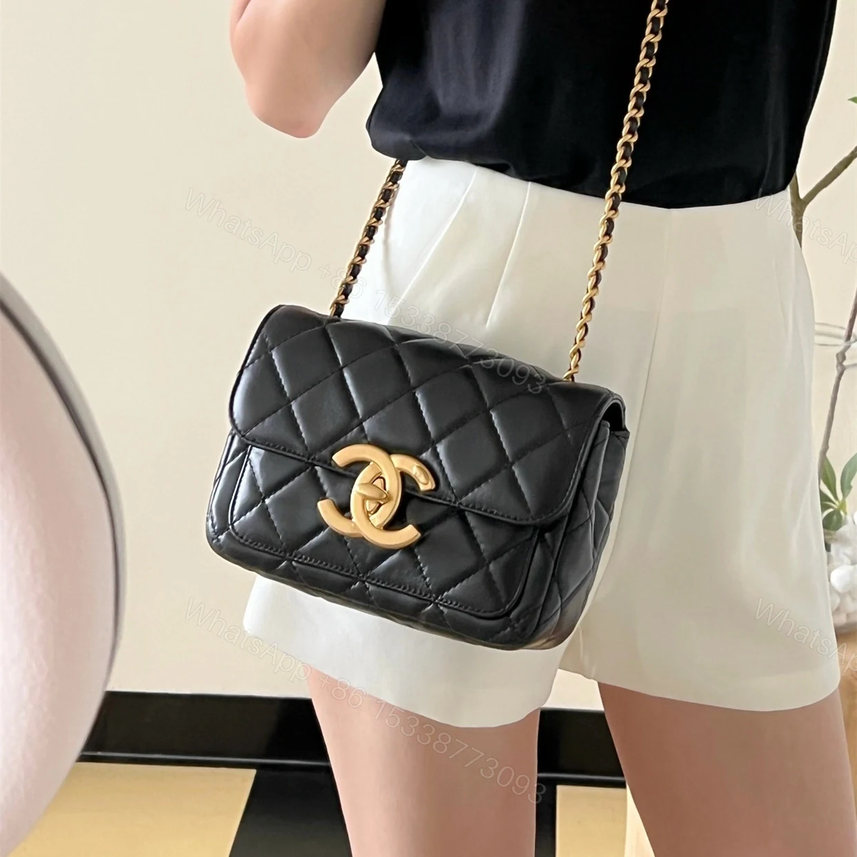 View 18 of 高仿Chanel*24B系列AS5026小羊皮口蓋包黑色免檢版