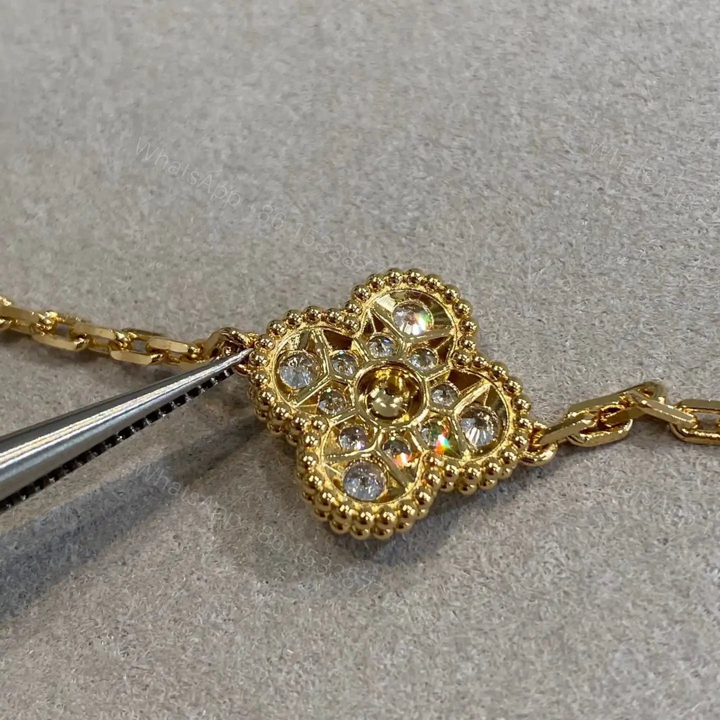 View 16 of 高仿首飾VanCleef&Arpels*RA41400五花滿鑽黃金手鏈