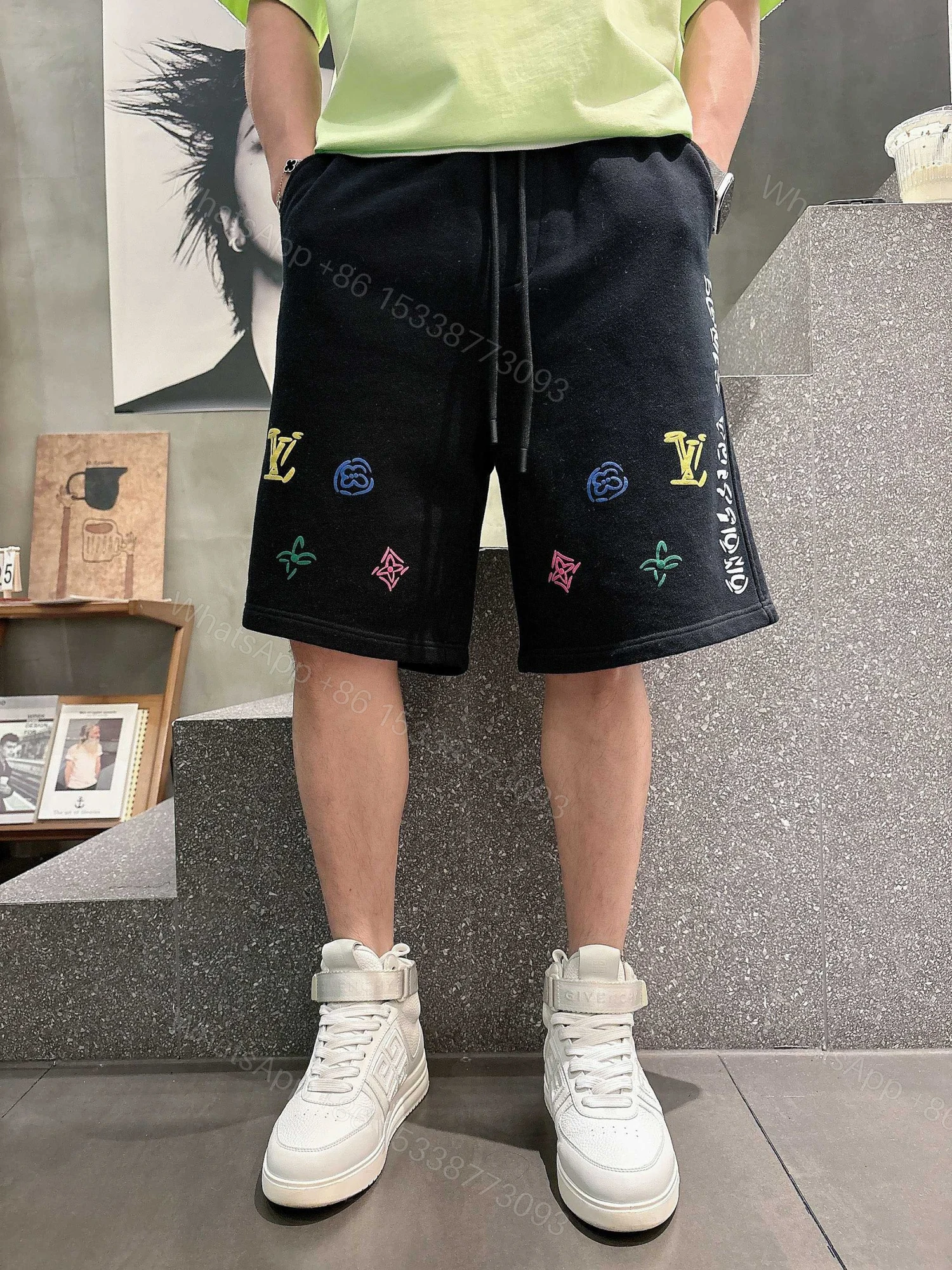 LV A貨多色印花短褲 潮流圖案設計男士休閒運動五分褲 黑色 — view 1