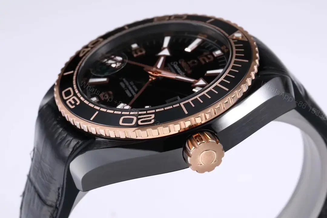 View 5 of Omega Seamaster Diver 300M Master Co-Axial 43 Stainless Steel Sedna Gold Black Dial&Rubber 210.22.42.20.01.002