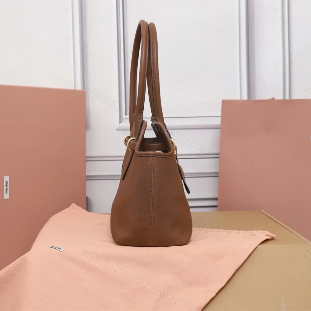 View 4 of 高仿miumiu*Aventure系列5BG310小羊皮Tote手袋橡木色免檢版