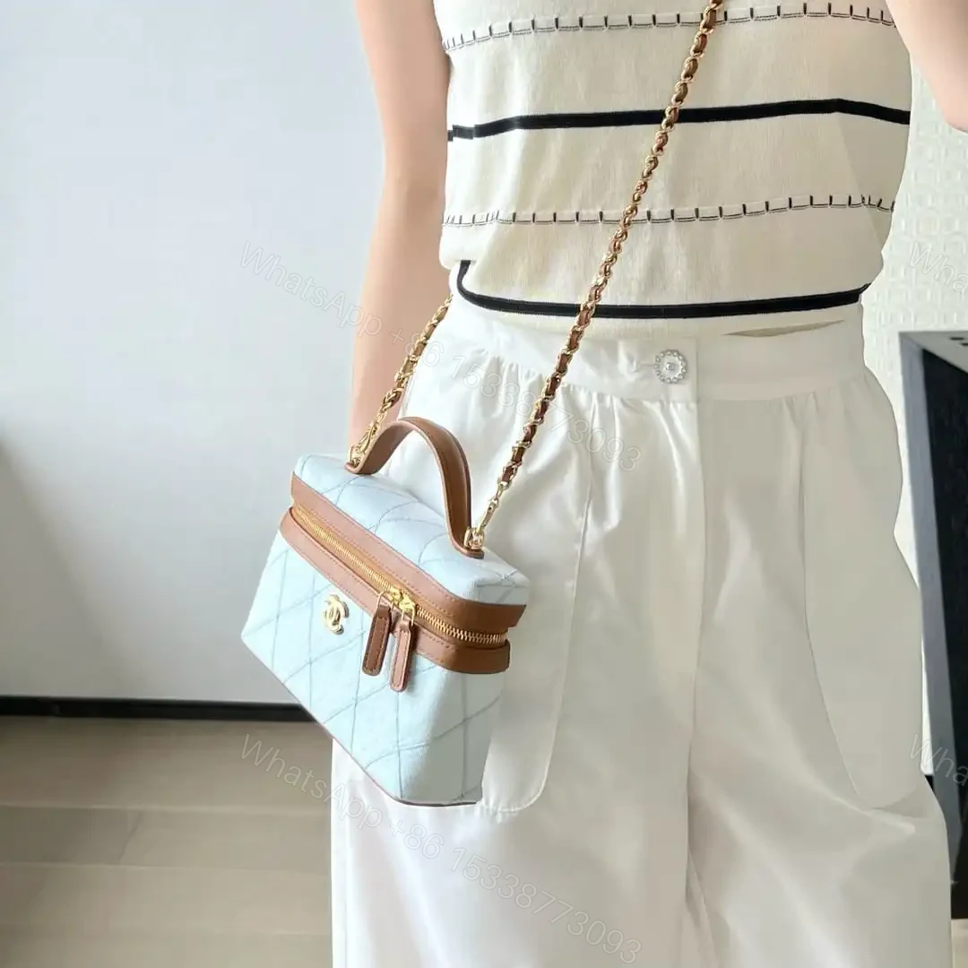 View 23 of 高仿Chanel*26M系列AP5184牛仔布拼皮化妝包沙灘色免檢版