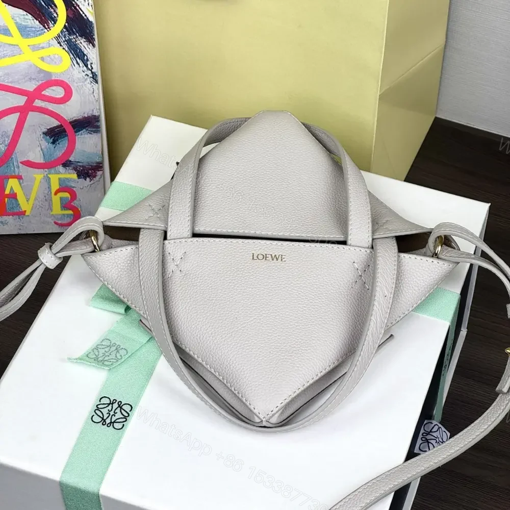 View 6 of 高仿Loewe*Fold系列1769小牛皮Tote手袋米灰色Mini免檢版