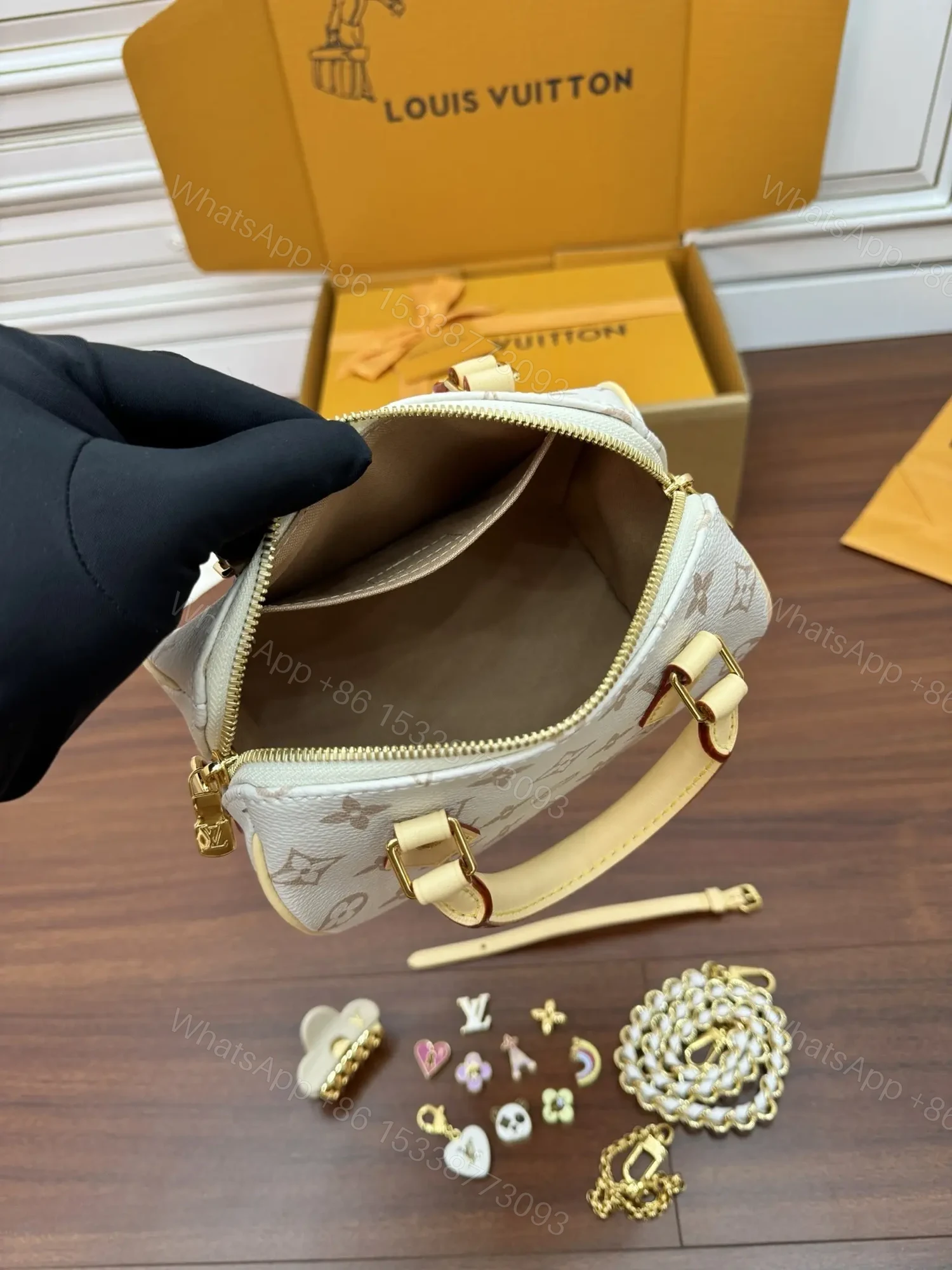 View 2 of Louis Vuitton Speedy Bandoulière 20 handbag (M24474)