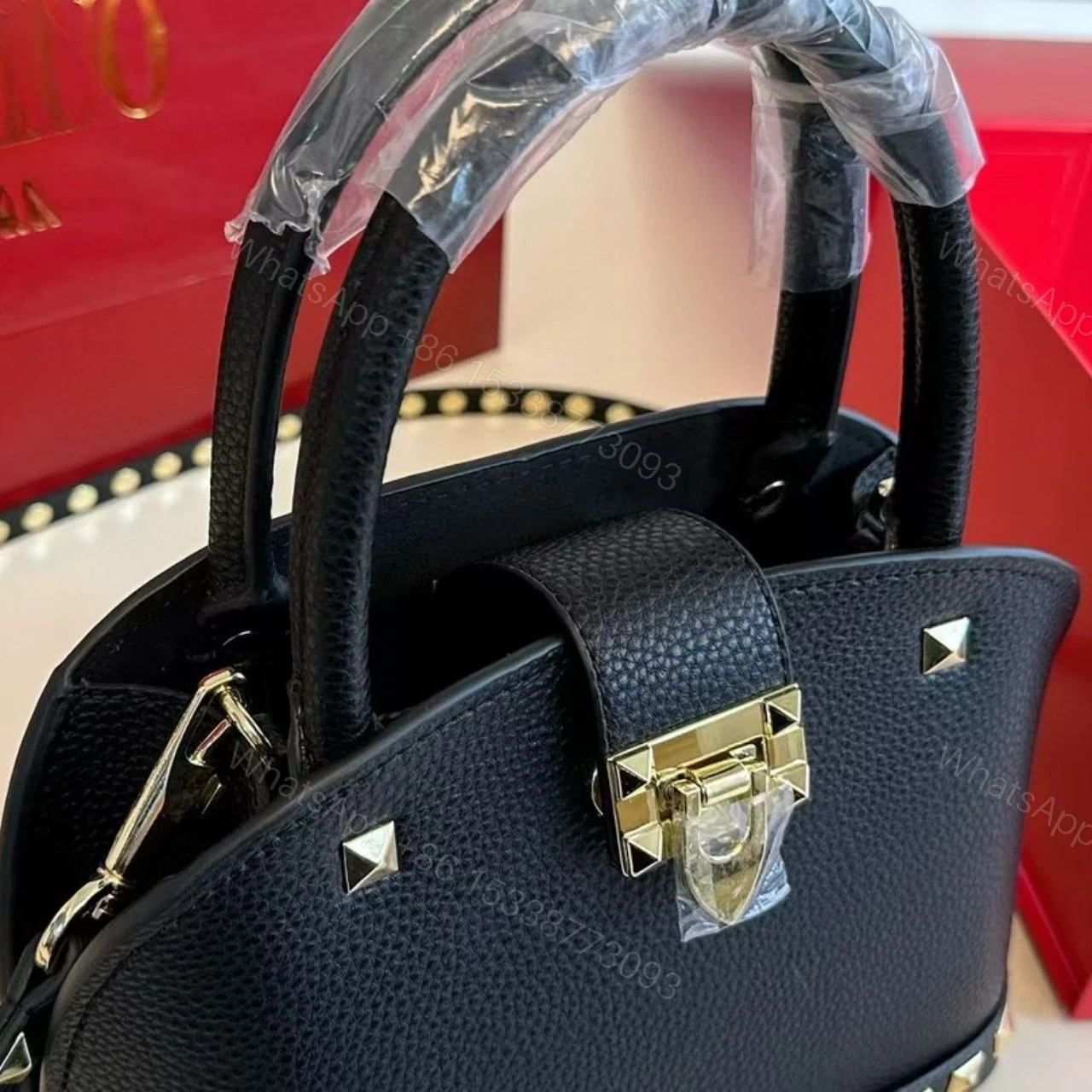 View 8 of VALENTINO GARAVANI ROCKSTUD HANDBAG IN GRAINY CALFSKIN BLACK 21CM