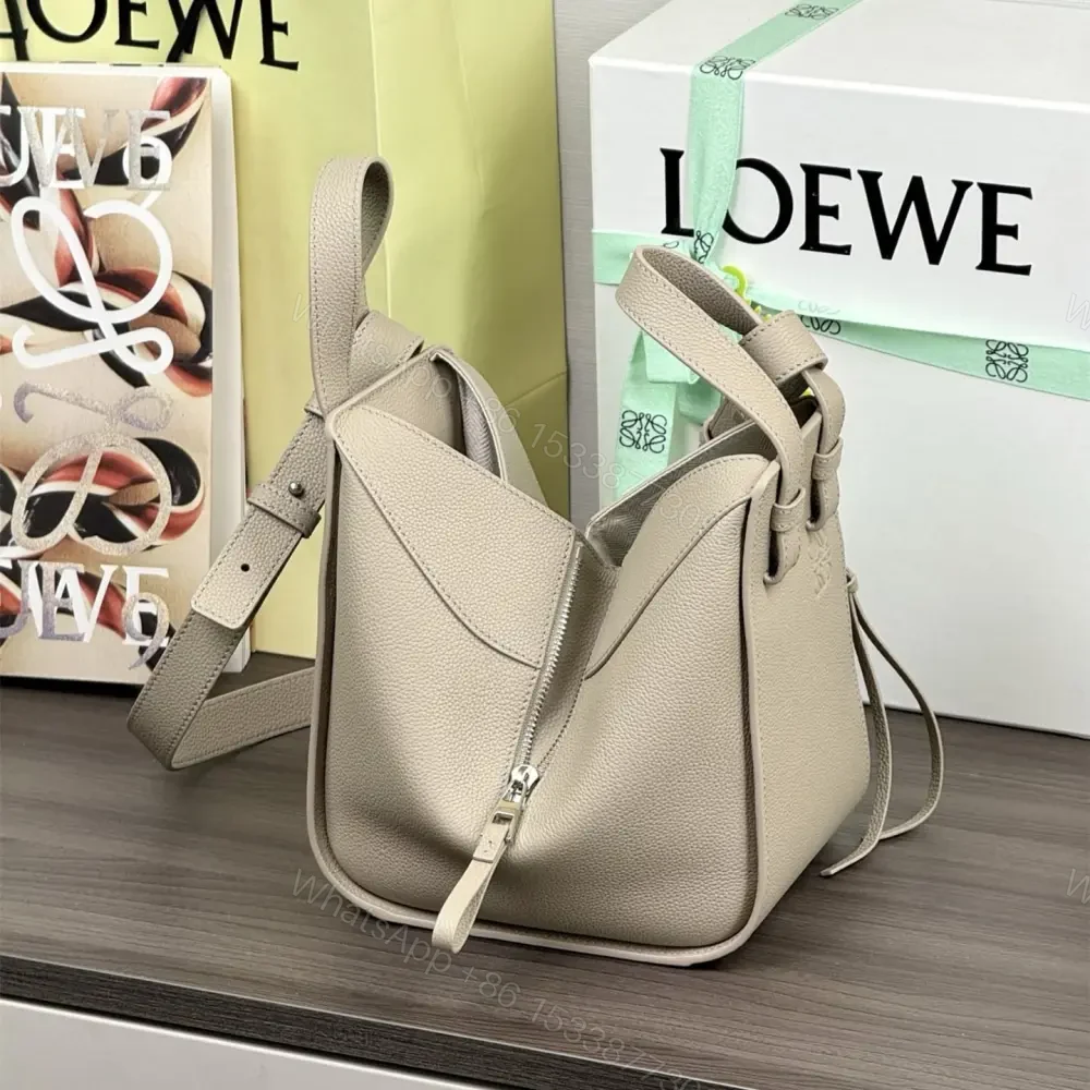 View 3 of 高仿Loewe*Hammock系列5541粒面小牛皮吊床手袋陶土色小號免檢版