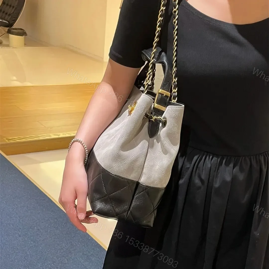 View 21 of 高仿Chanel*25A系列AS5634麂皮拼小羊皮單肩包小號灰色免檢版