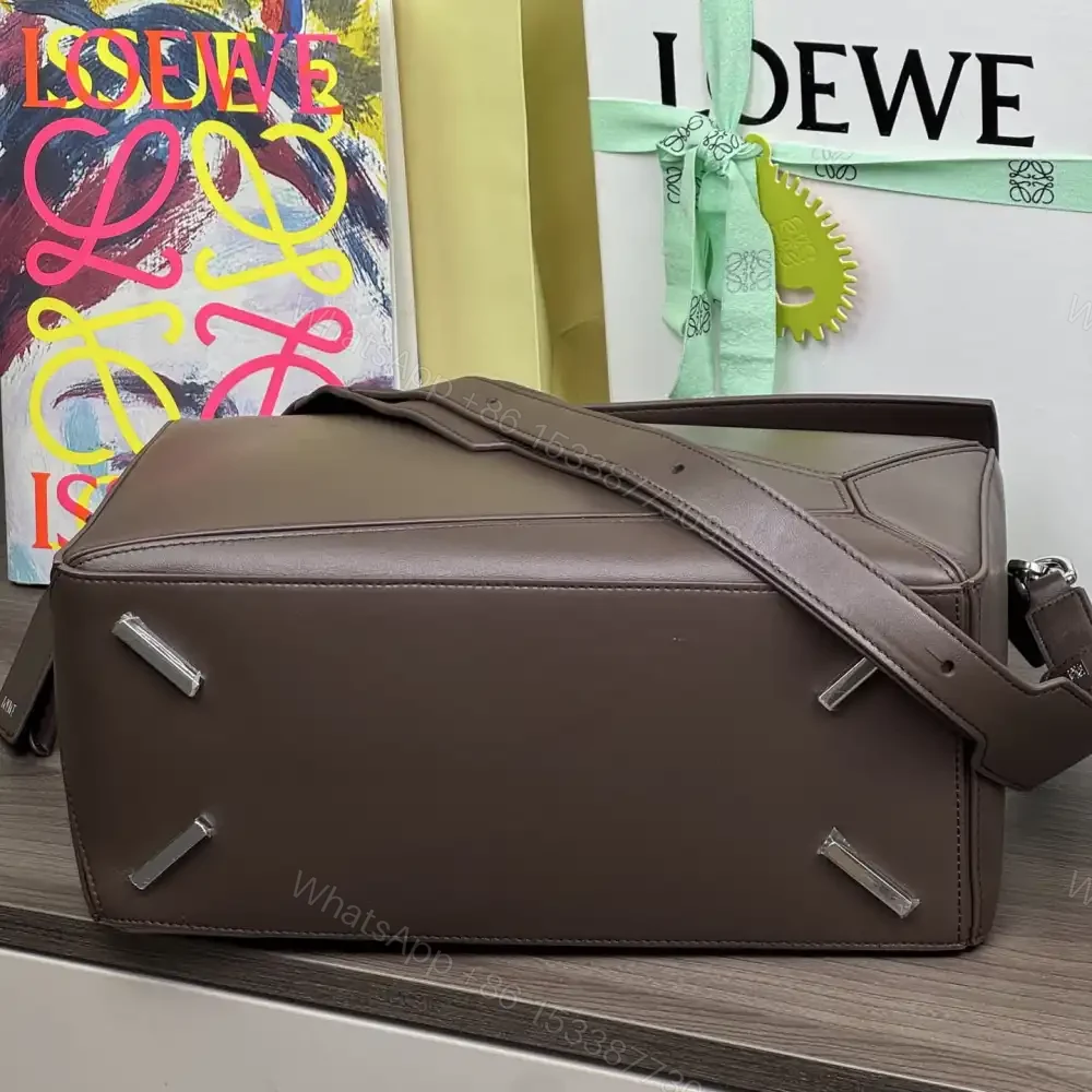 View 4 of 高仿Loewe*Puzzle系列0018小羊皮斜挎包布朗尼大號免檢版