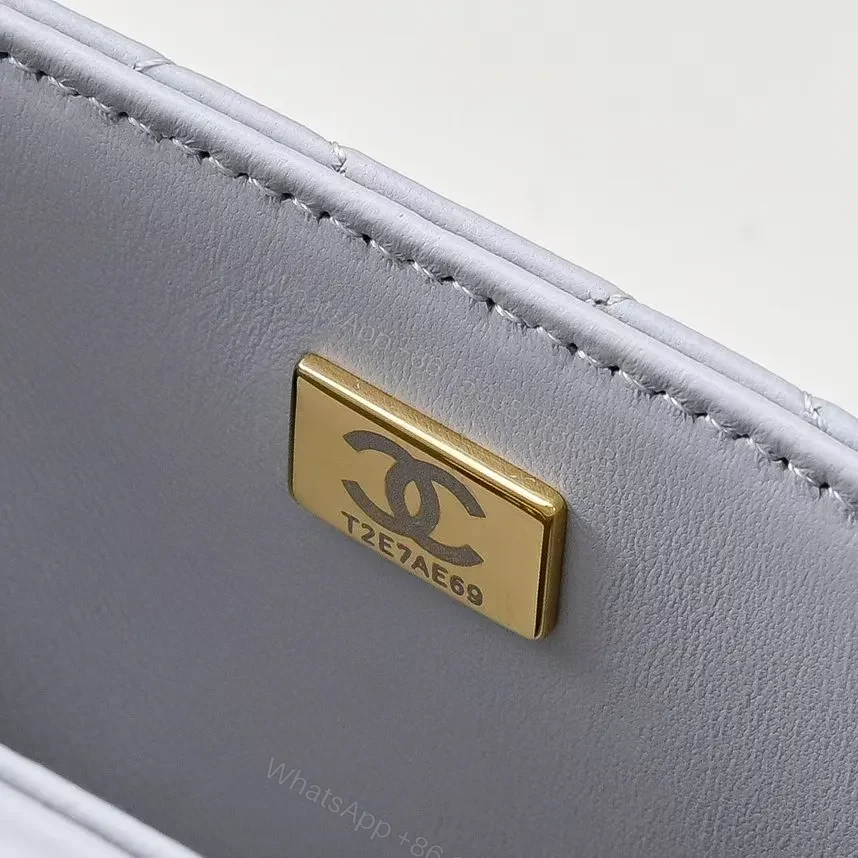 View 9 of Soft Gray Quilted Handbag: Luxe Everyday Elegance Bag