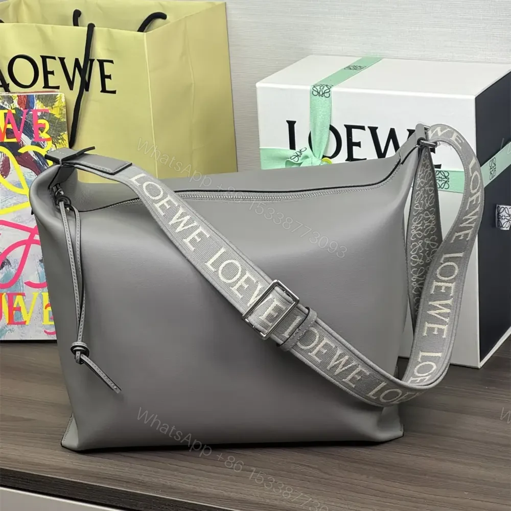 高仿Loewe*Cubi系列1640小牛皮斜挎包瀝青灰大號免檢版 — view 1