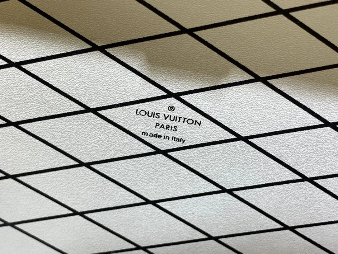 View 9 of Louis Vuitton LV Petite Malle LV Monogram Pattern Like Auth Handbags 24x16x13cm